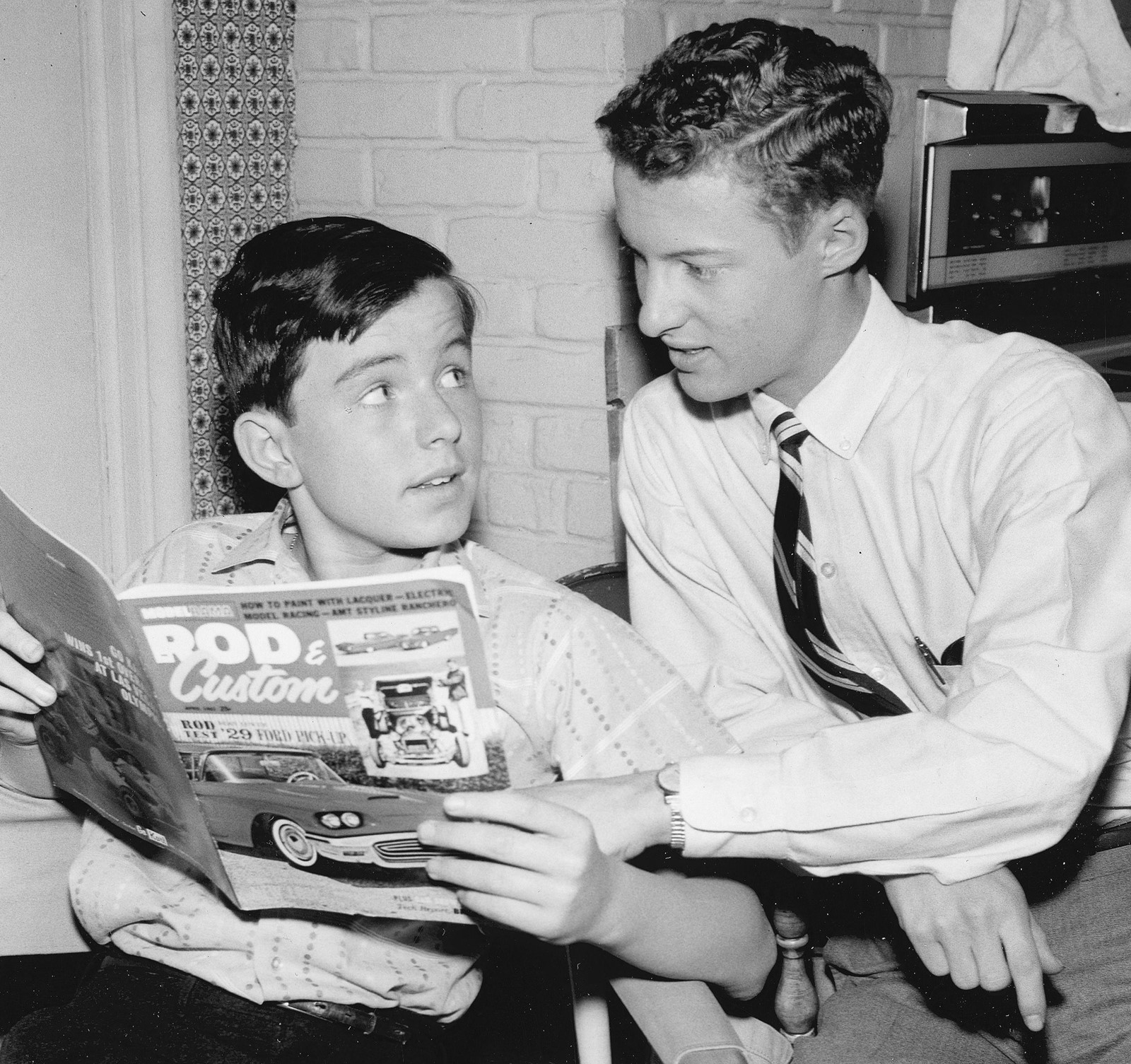 ken osmond tony dow net worth - Ilustrasi 3